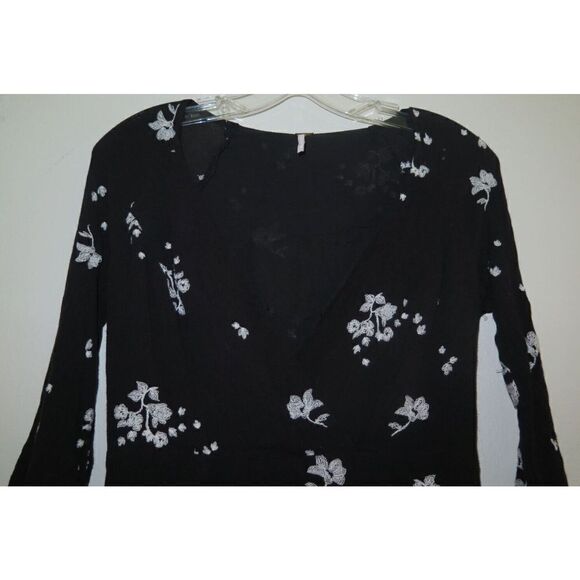 Free People Women's Sz 4 Black Floral Bell Sleeve Boho Festival Mini Dress - Picture 3 of 12